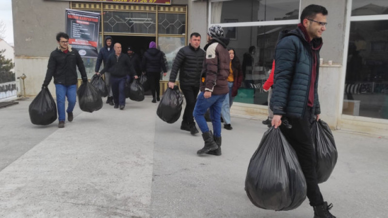 Gülşehir Deprem Bölgesine Yardım İçin Seferber Oldu