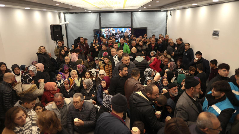 Rasim Arı Mehmet Akif Ersoy mahallesinde Seçim Koordinasyon Merkezi'nin açılışını yaptı.