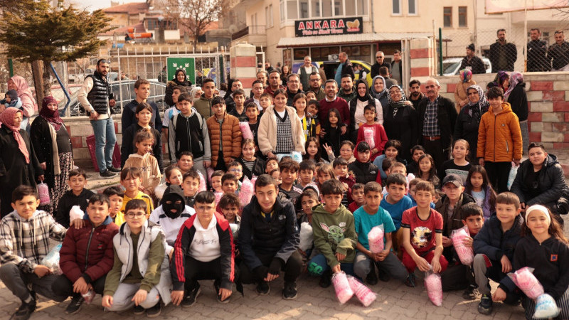 Nevşehir Belediye Başkan Adayı Rasim Arı mahalle gezilerinde  vatandaşlarla bir araya geldi.
