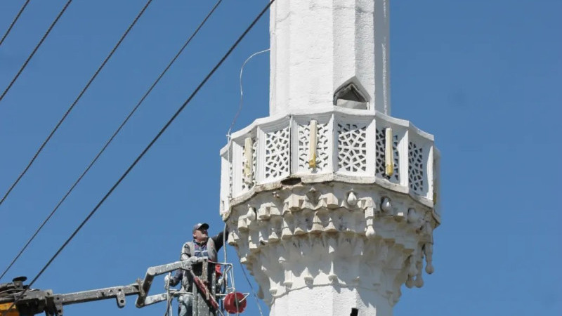 Karacaşar Mahallesinde Cami Minareleri Boyandı