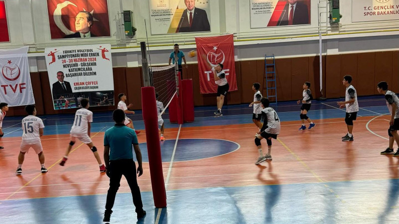 Voleybol Şampiyonası Gülşehir’de Devam Ediyor