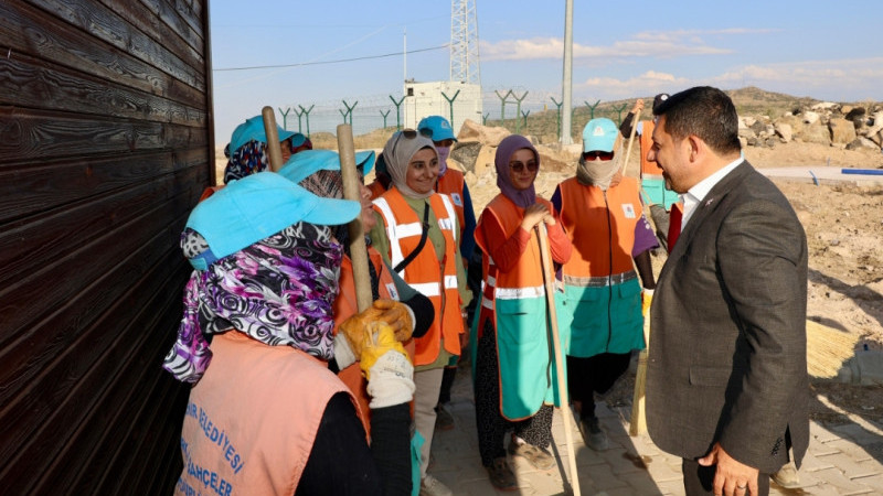 BELEDİYE EKİPLERİNDEN KAHVECİ DAĞI’NDA HUMMALI ÇALIŞMA