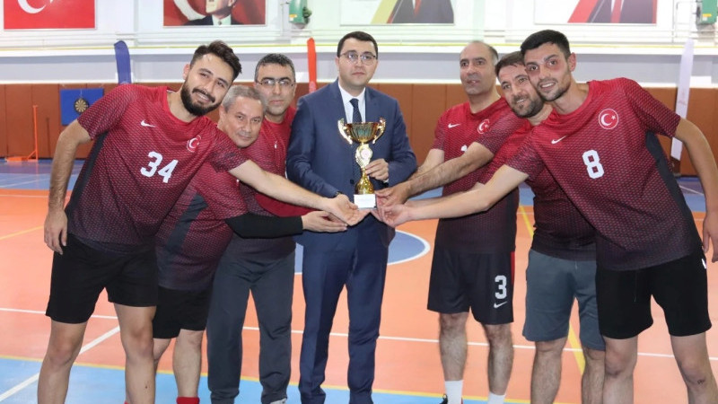 Gülşehir’de Öğretmenler Günü Futsal Turnuvası Yapıldı