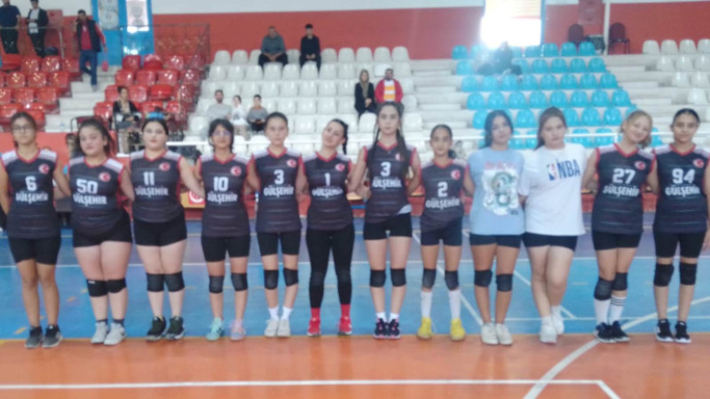 Voleybol Küçük Kız Müsabakaları Başladı