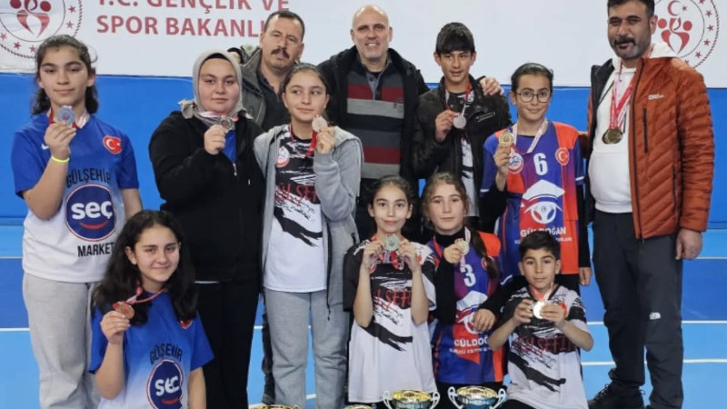 Okul Sporları Floor Curling Yarışmasında Gülşehir Büyük Başarı Kazandı