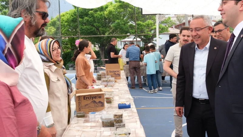 100. Yıl Şehit Şahin Kaya Ortaokulu Kermes Düzenledi