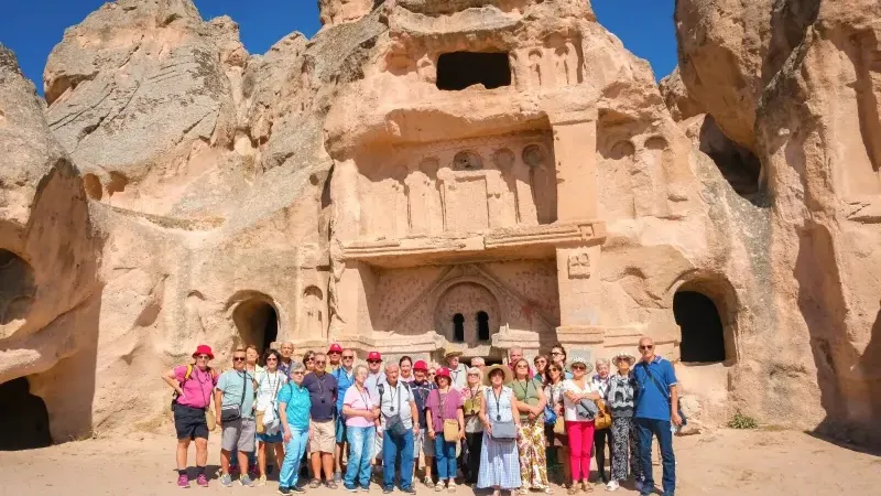 İtalyan Turistler Gülşehir'de Tarihi Açıksaray'ı Gezdi