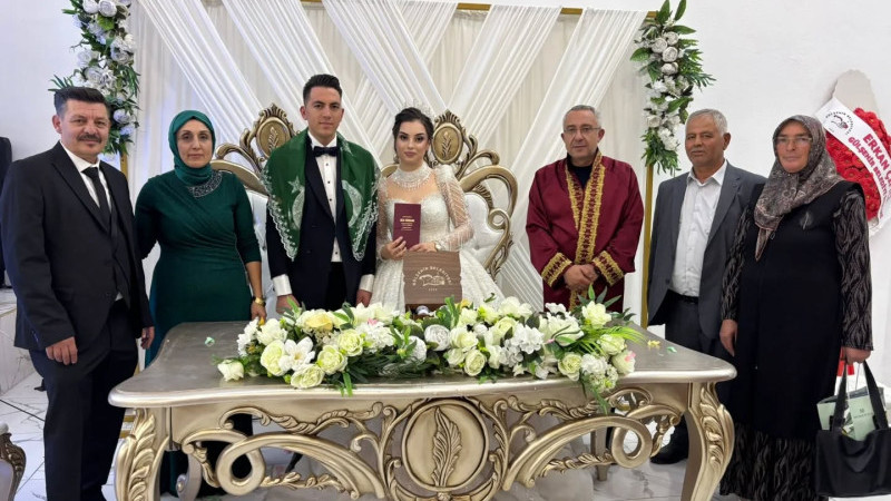 Belediye Başkanı Erkan Çiftci, Genç Çiftin Nikâhını Kıydı