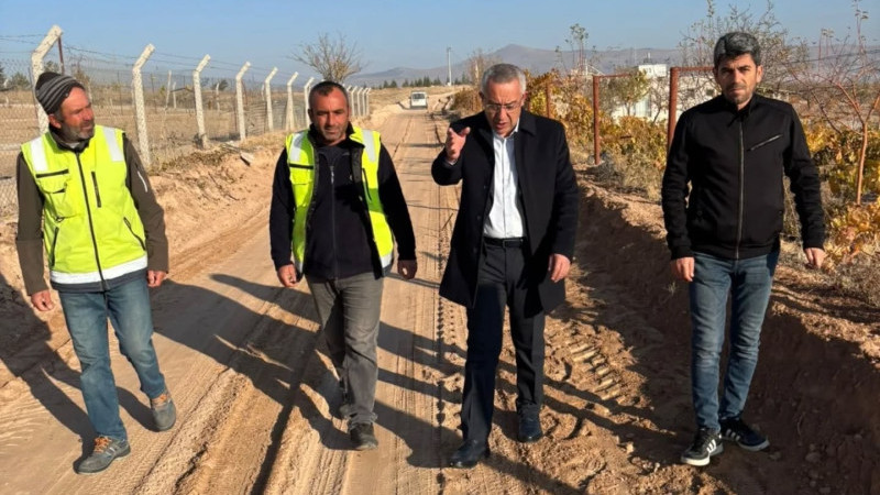 Başkan Çiftci, Yol Yapım Çalışmalarını Yerinde İnceledi