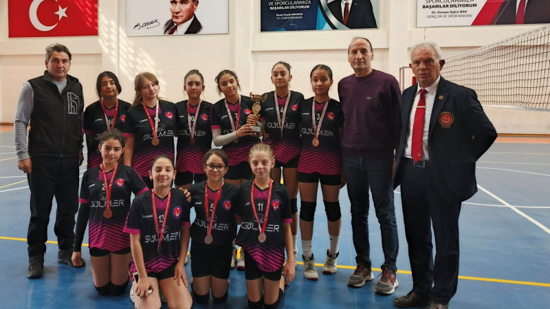 Gülşehir Alparslan Ortaokulu, Turnuvadan Kupayla Döndü