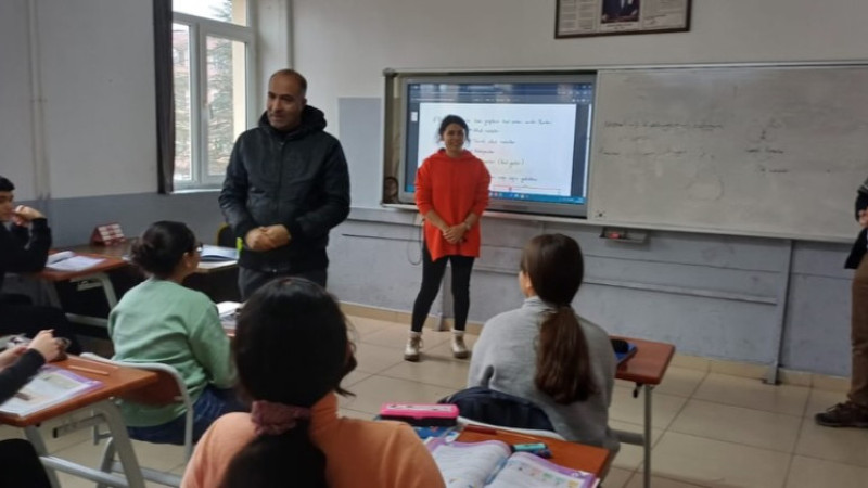 İlçe Müdürü Çevik, Hafta Sonu DYK Kurslarını Ziyaret Etti