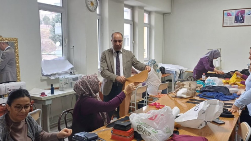 İlçe Milli Eğitim Müdürü Çevik, Halk Eğitim Merkezini Ziyaret Etti