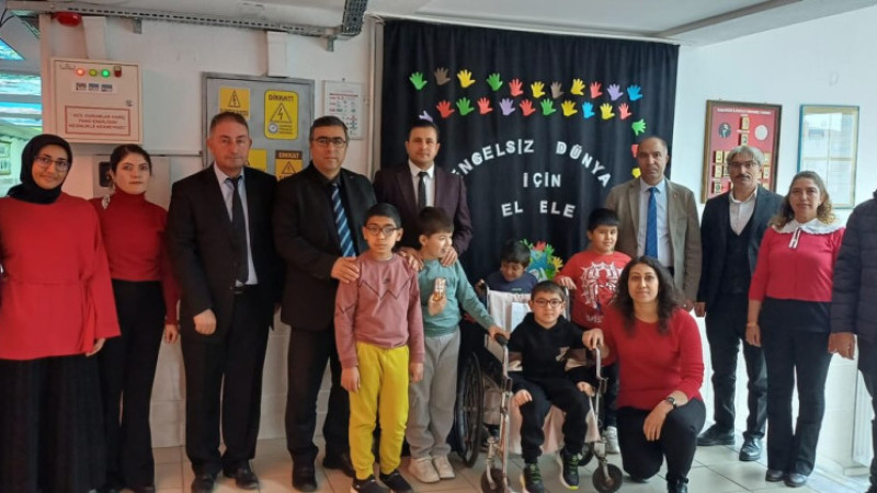 Karavezir İlkokulunda 3 Aralık Dünya Engelliler Günü Kutlandı