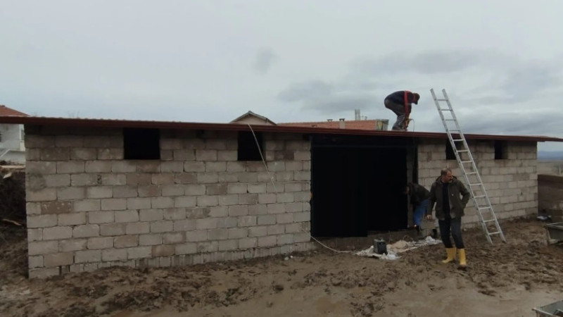 Gümüşkent Köyünde Yıkılan Ağıl, Kısa Sürede Yenilendi