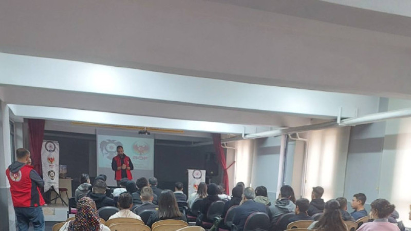 Gülşehir’de Lise Öğrencilerine Siber Suçlar Uyarısı Yapıldı
