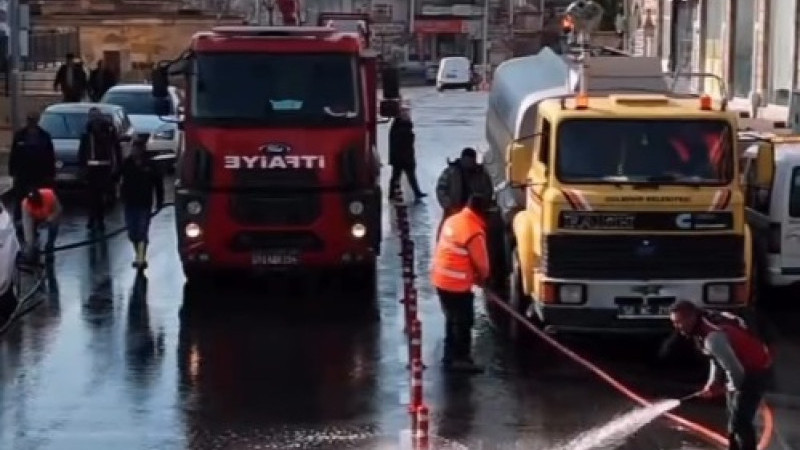 İtfaiye Ekiplerinden Bayram Öncesi Temizlik Seferberliği