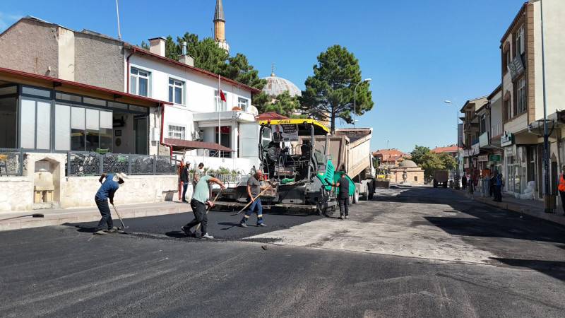 Çarşı Merkezindeki Sıcak Asfalt Çalışmaları Devam Ediyor