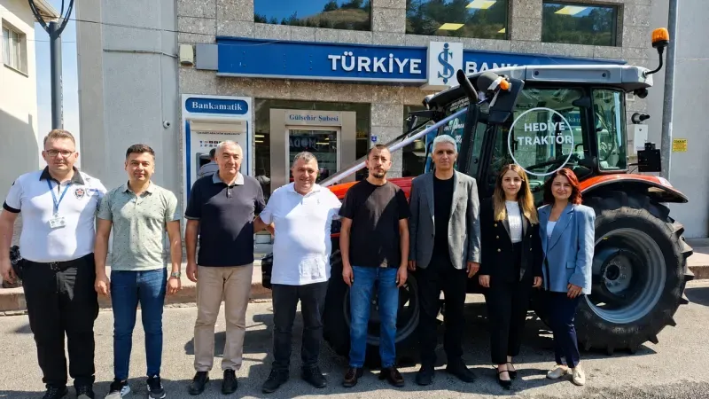 Türkiye İş Bankası, Gülşehirli Çiftçiye Kazandığı Traktörü Teslim Etti