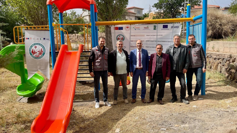 Köylerdeki Çocuklara Oyun Parkı Sürprizi